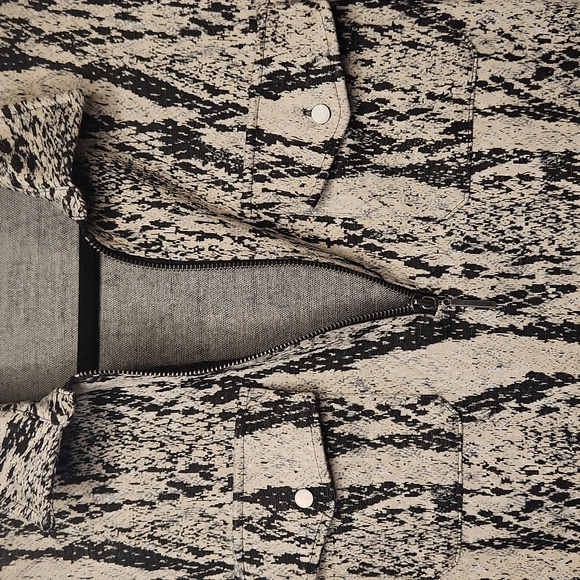 cable & gauge Studio Women's Snakeskin Print Long Sleeve Zip Front Top Size SP - Picture 6 of 11